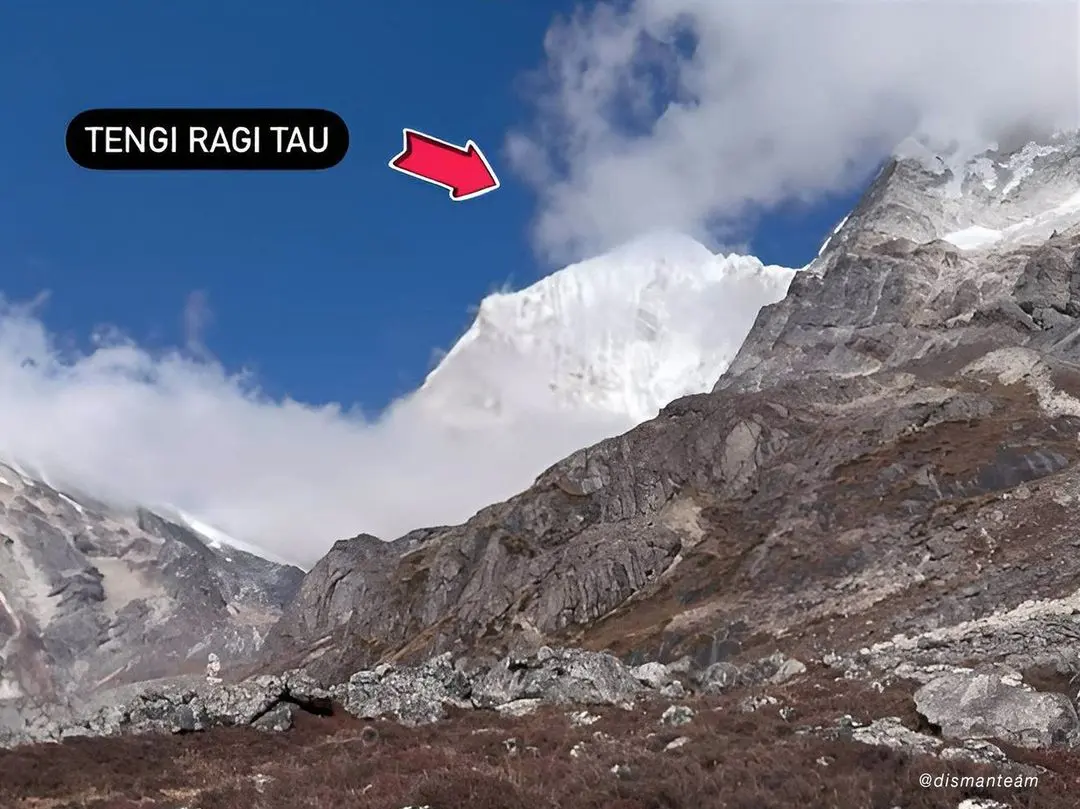 Тенгі Рагі Тау (Tengi Ragi Tau 6938м) у Непалі.