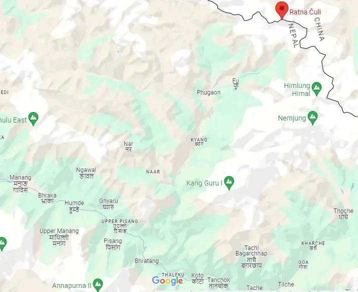 Ратна-Чулі (Ratna Chuli, 7035 м) у верхньому правому куті, на кордоні з Тибетом. Це північний захід від масиву Аннапурна (внизу ліворуч). Карта: Google Maps