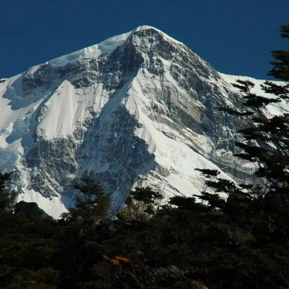 північний хребет гори на вершину Серро Сан-Валентин (Cerro San Valentin) заввишки 4058 метрів у Патагонії. Фото Martin Elias