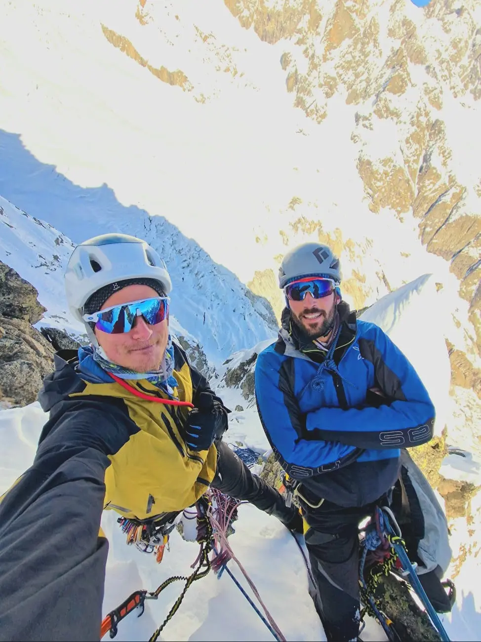 Річард Тірабоші (Richard Tiraboschi) та Джузеппе Відоні (Giuseppe Vidoni) на маршруті «Couloir Noire» (400 м, AI4, M5) на горі Егюїй-Нуар-Де-Пютерей в гірському масиві Монблан. Фото Giuseppe Vidoni 