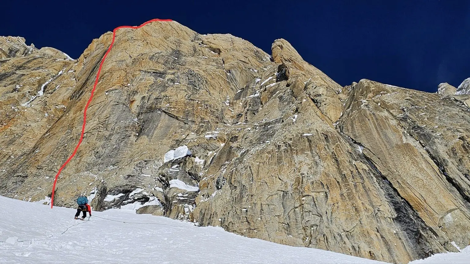 маршрут "Zimne wojny (Cold Wars)" (A3, M5, 980 метрів) на вершину Mooses Tooth. Фото Marcin Tomaszewski