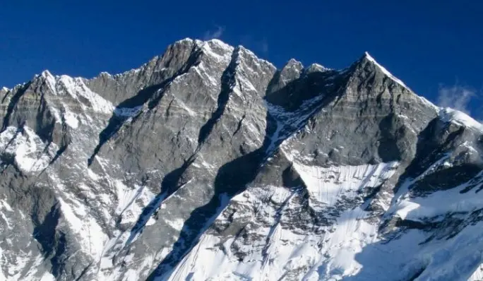 Лхоцзе (Lhotse, 8516м) та Лхоцзе-Шар (Lhotse Shar, 8386 м)