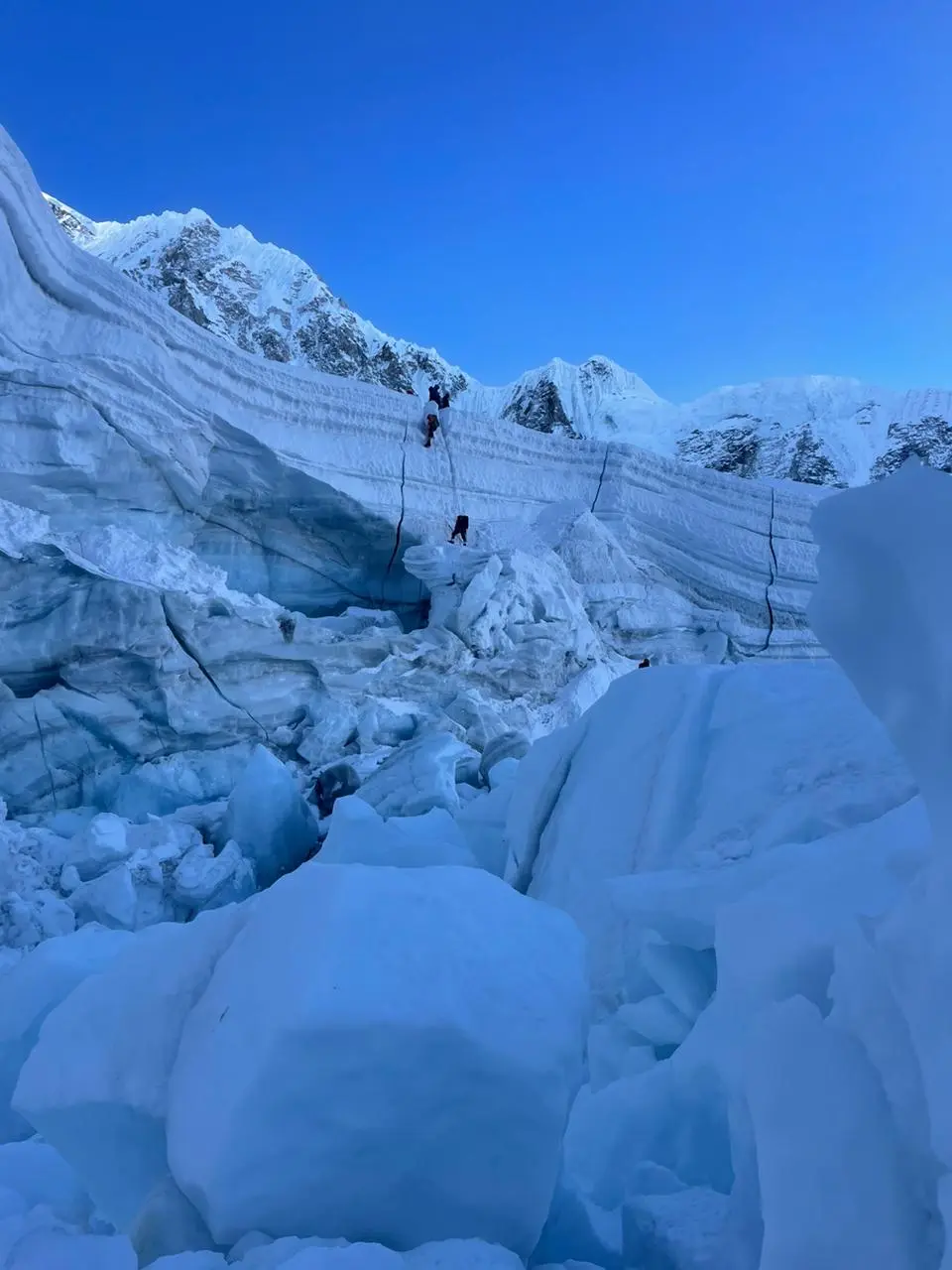 Прододження льдоспаду Кхумбу на Евересті. Фото Abiral Rai
